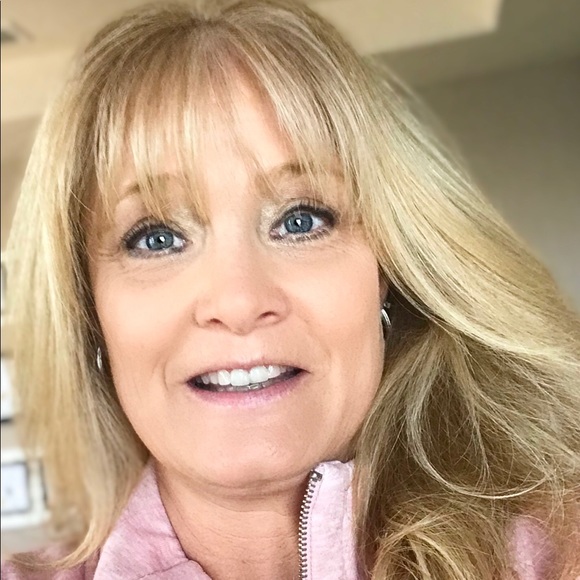 Meet your Posher, Shelley - Picture 3 of 12